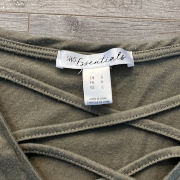 SWS Essentials green shirt - Picture 4 of 6